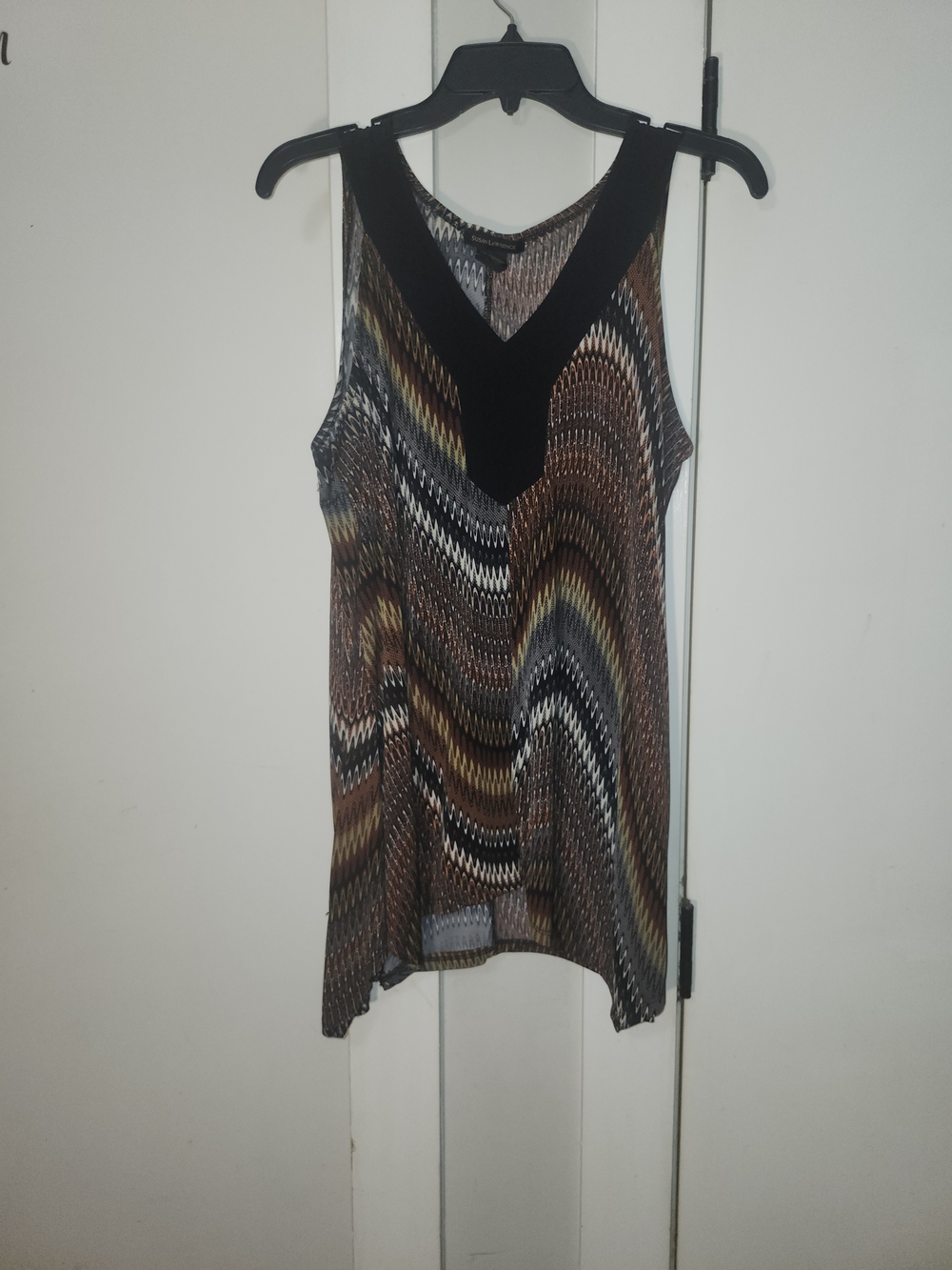 Susan Lawrence Black V-Neck Wave-Pattern Tank — Brown & Cream Accents